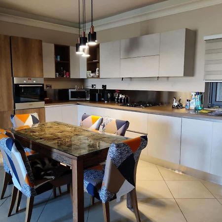 Cosy Designer Finished Apartment With Unobstructed Views セント・ポールズ・ベイ エクステリア 写真
